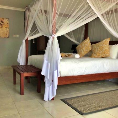 Tlou Safari Lodge คาซาเนอ ภายนอก รูปภาพ