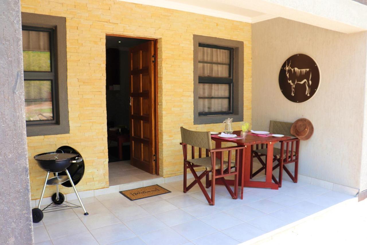 Tlou Safari Lodge คาซาเนอ ภายนอก รูปภาพ