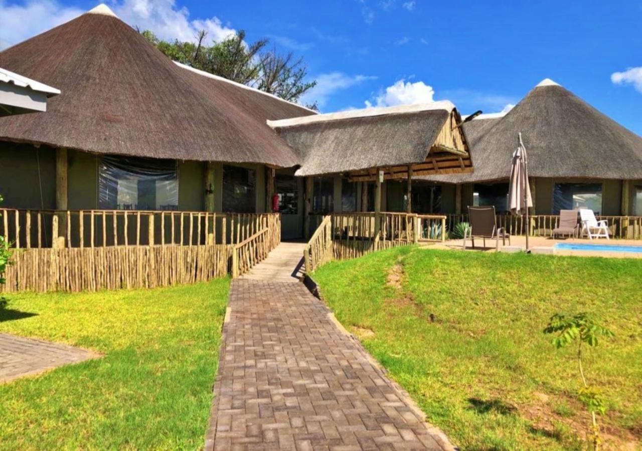 Tlou Safari Lodge คาซาเนอ ภายนอก รูปภาพ