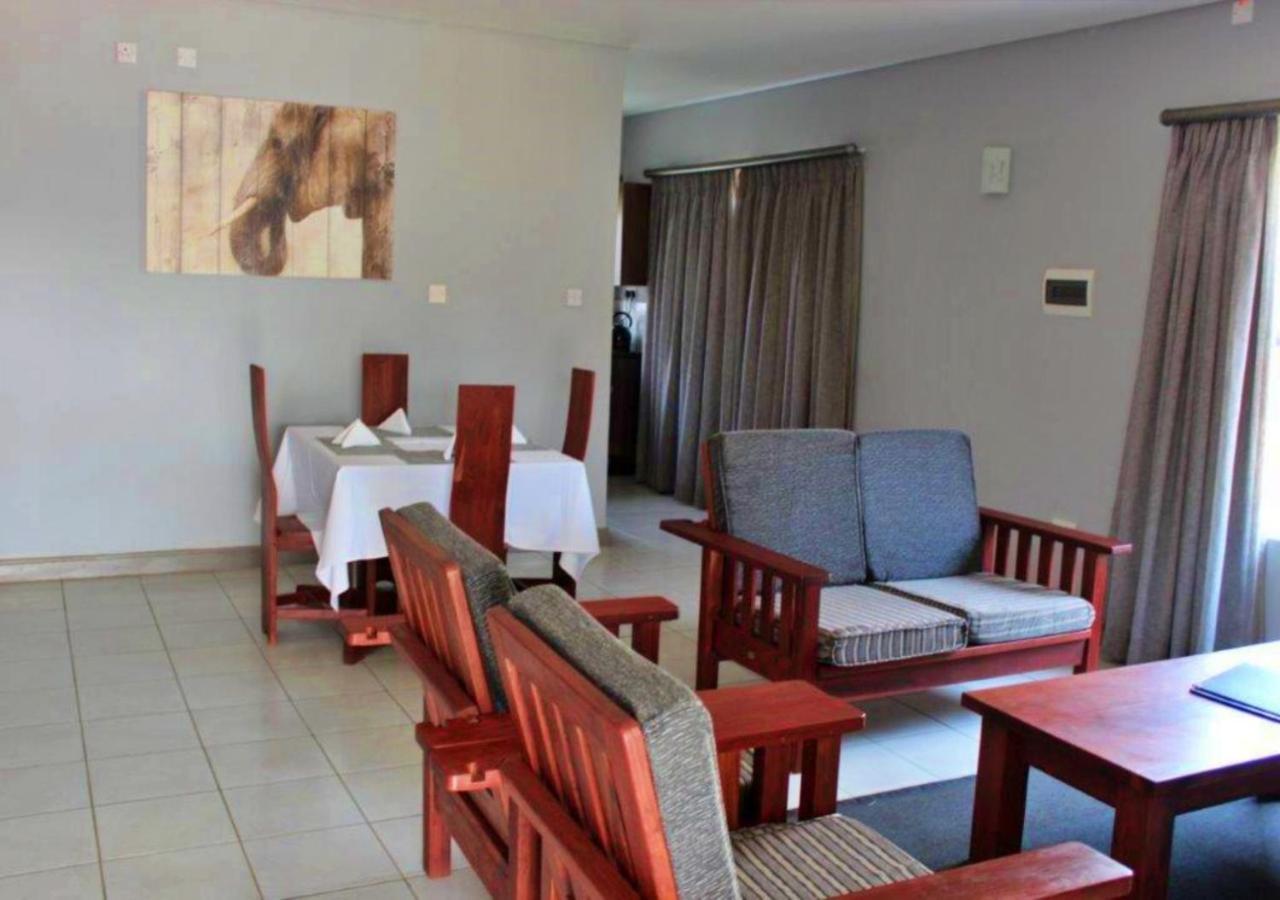 Tlou Safari Lodge คาซาเนอ ภายนอก รูปภาพ