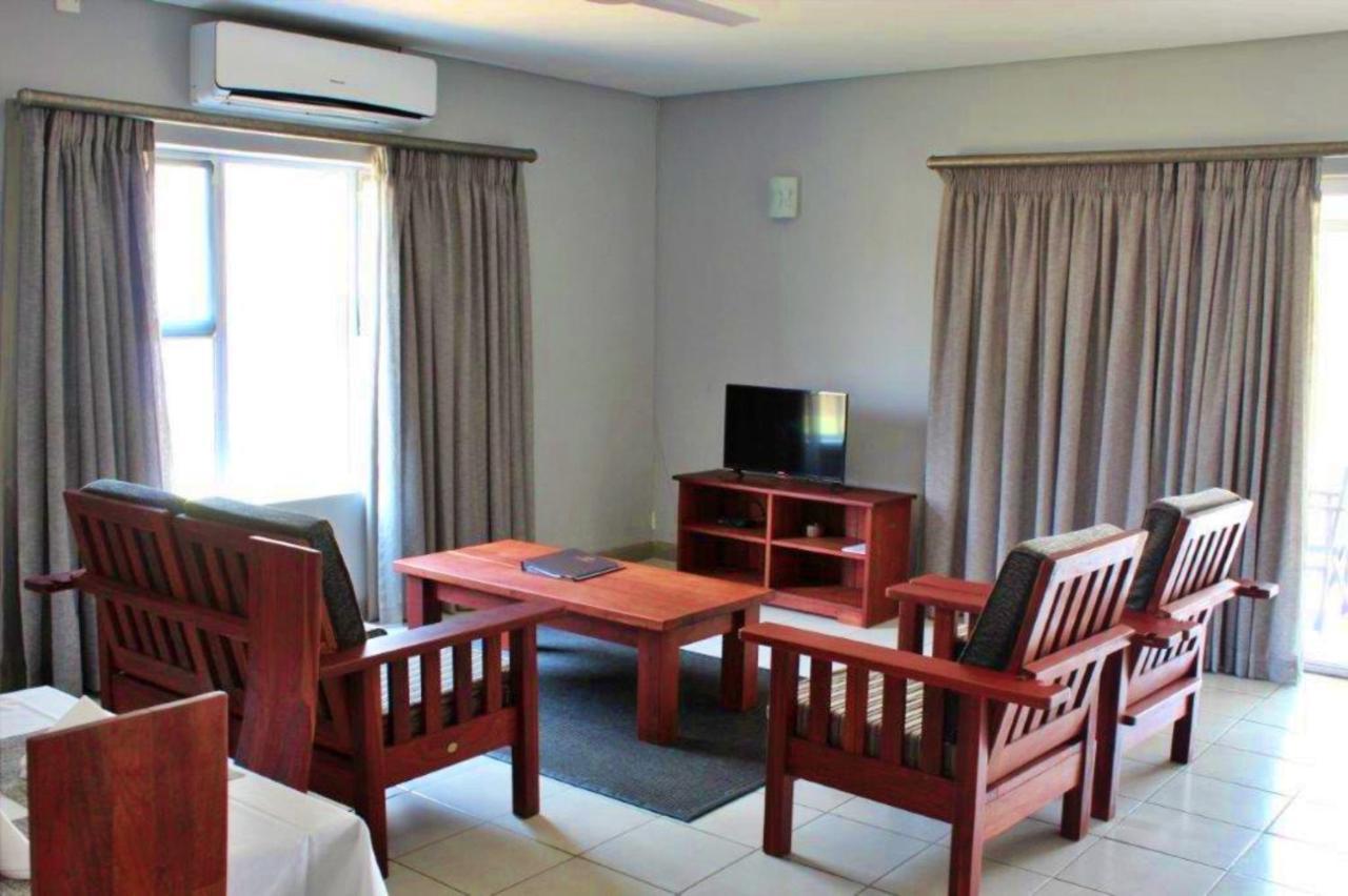 Tlou Safari Lodge คาซาเนอ ภายนอก รูปภาพ