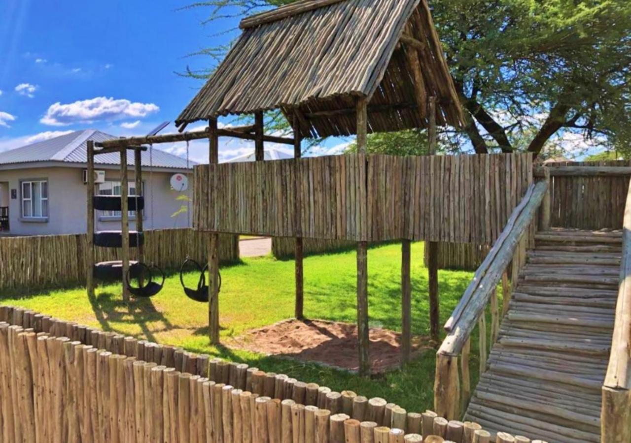 Tlou Safari Lodge คาซาเนอ ภายนอก รูปภาพ