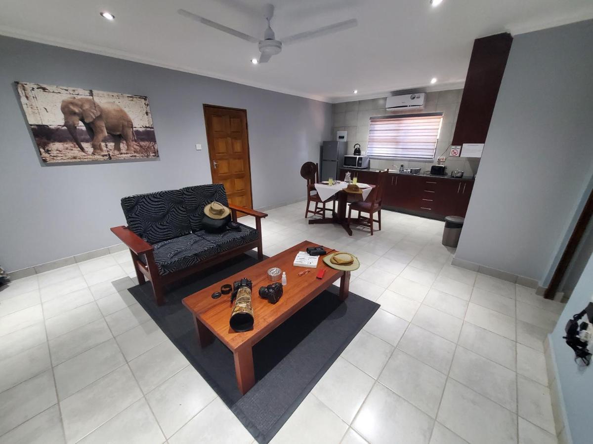 Tlou Safari Lodge คาซาเนอ ภายนอก รูปภาพ