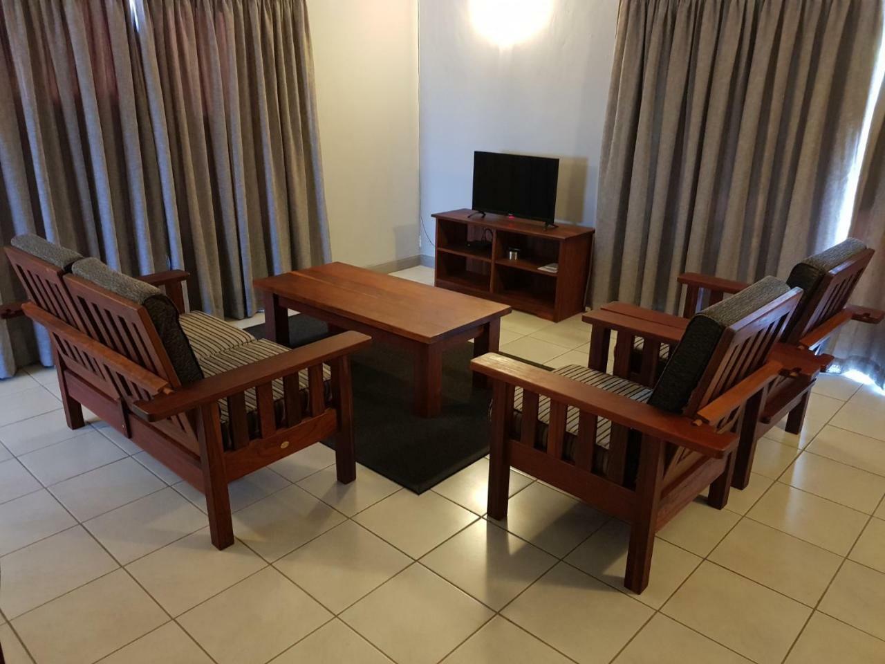 Tlou Safari Lodge คาซาเนอ ภายนอก รูปภาพ