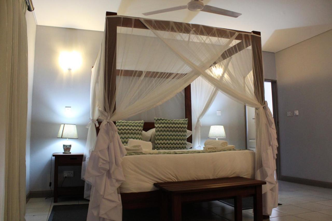 Tlou Safari Lodge คาซาเนอ ภายนอก รูปภาพ